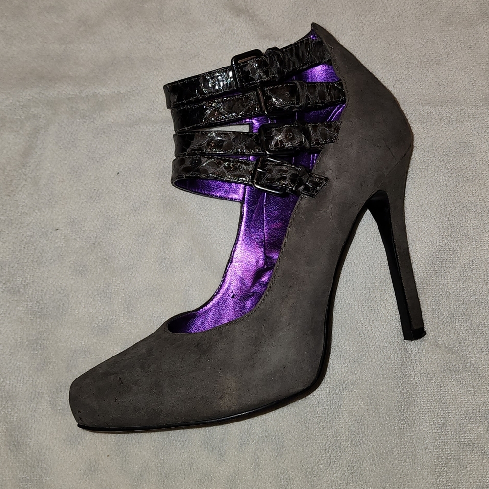 Women's high heels shoes / Guess / Size 6M / color Gray